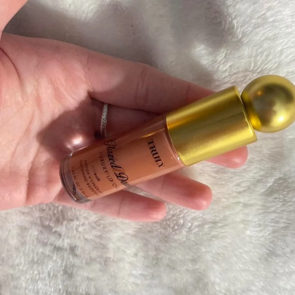 truly glazed donut lip oil